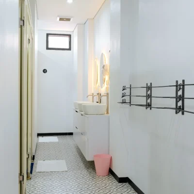 Spacious Bathroom